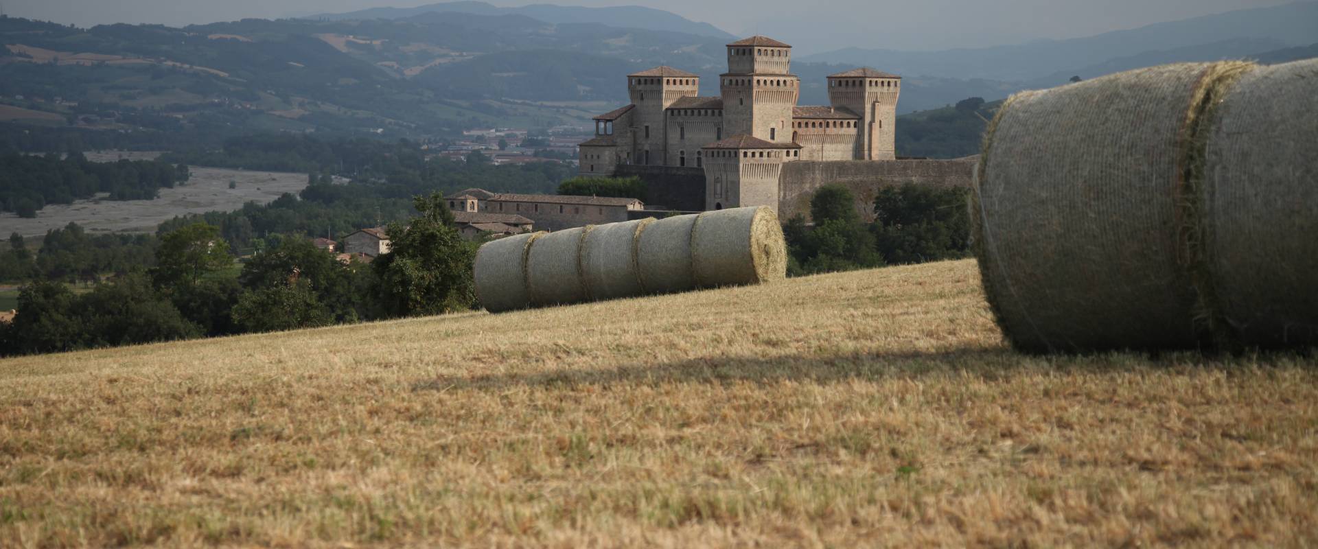 Castello di Torrechiara, estate photo by Sebastian Corradi
